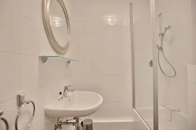 Ein Badezimmer in der Unterkunft Haus Kastanienallee Strandkoje