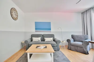 Ein Sitzbereich in der Unterkunft Haus Kastanienallee Strandkoje