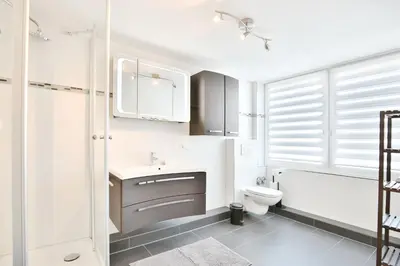 Ein Badezimmer in der Unterkunft Emmas Seeappartements Emmas Seeappartements 02