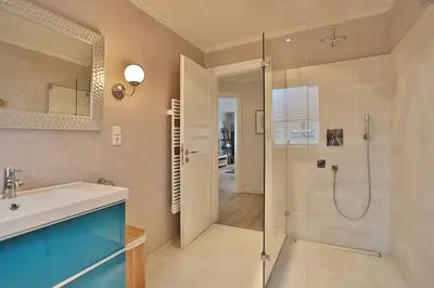 Ein Badezimmer in der Unterkunft Parkresidenz Bergstraße 52 Parkresidenz Bergstraße 52 Appartement 3