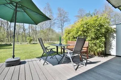 Ein Garten an der Unterkunft Ferienbungalow Erlenweg 20 Erlenweg 20 Appartement 2 Niendorf Ostsee