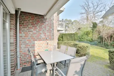 Ein Garten an der Unterkunft Villa am Meer Strandallee 48, App 04