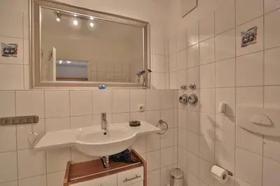 Ein Badezimmer in der Unterkunft Haus Strandstrasse Strandstrasse 150 Appartement 2