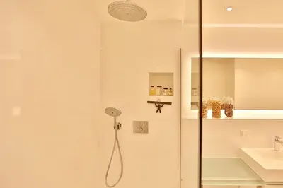 Ein Badezimmer in der Unterkunft Haus Wolburgstraße 1 Haus Wolburgstraße 1a Penthouse Haifisch Appartement 5