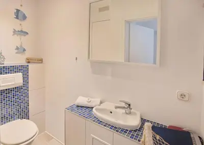 Ein Badezimmer in der Unterkunft Ferienhaus Glockenstraße Ferienwohnung Ostseehöhe Appartement 1