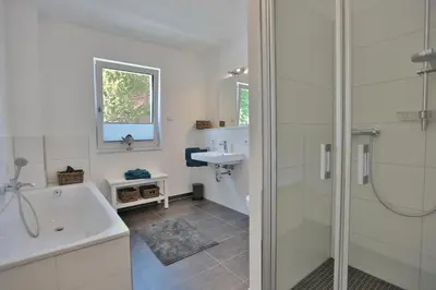 Ein Badezimmer in der Unterkunft Ferienhaus Küstennähe Ferienhaus Küstennähe Appartement 1