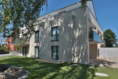Das Gebäude in dem sich die Ferienwohnung befindet