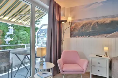 Ein Sitzbereich in der Unterkunft Strandhotel Scharbeutz Sweet little Beachside