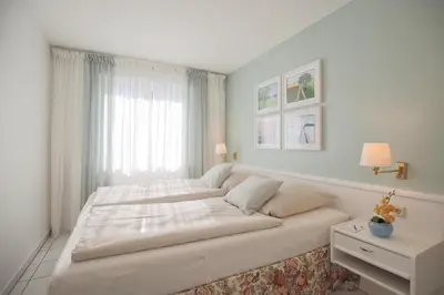 Ein Bett oder Betten in einem Zimmer der Unterkunft Strandschlößchen Strandschlösschen Appartement 8