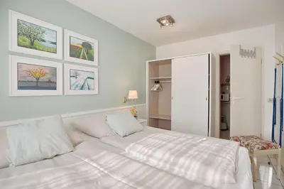 Ein Bett oder Betten in einem Zimmer der Unterkunft Strandschlößchen Strandschlösschen Appartement 8