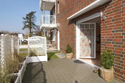Ein Garten an der Unterkunft Strandvilla Strandvilla Appartement 7