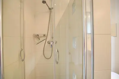 Ein Badezimmer in der Unterkunft Haus Küstenkinder Haus Küstenkinder Louis Appartement 2