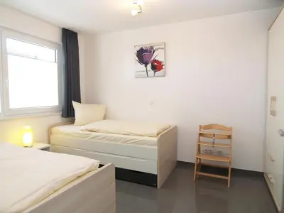 Ein Bett oder Betten in einem Zimmer der Unterkunft Strandglück Haus B Strandglück Appartement 12B