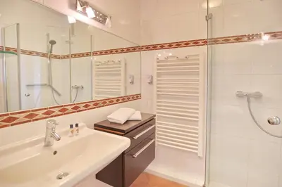 Ein Badezimmer in der Unterkunft Haus Montemare Haus Montemare Appartement 1
