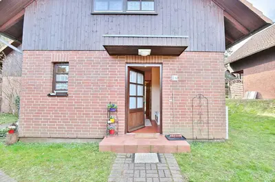 Das Gebäude in dem sich das Ferienhaus befindet