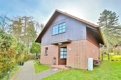 Das Gebäude in dem sich das Ferienhaus befindet