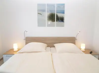 Ein Bett oder Betten in einem Zimmer der Unterkunft Strandglück Haus B Strandglück Appartement 4B