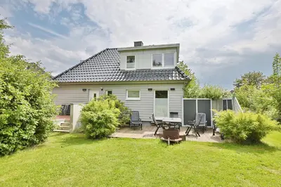 Ein Garten an der Unterkunft Ferienhaus Ragna Ferienhaus Ragna Appartement 1