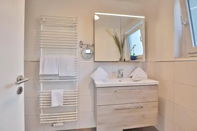 Ein Badezimmer in der Unterkunft Appartemenhaus Linda-Lu Appartementhaus Linda-Lu Appartement 1