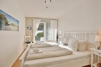 Ein Bett oder Betten in einem Zimmer der Unterkunft Strandschlößchen Strandschlösschen Appartement 1