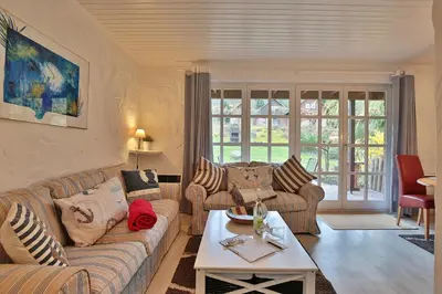 Ein Sitzbereich in der Unterkunft Ferienhaus Seeweg 1 Ferienhaus Seeweg 1