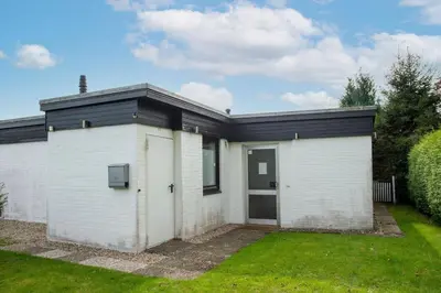 Das Gebäude in dem sich das Ferienhaus befindet