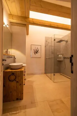 Ein Badezimmer in der Unterkunft Landhüüs Oeverdiek - Luxus am Golfplatz