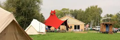 Ein Garten an der Unterkunft Wakenitz-Camp