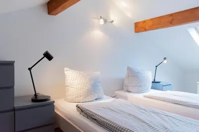 Ein Bett oder Betten in einem Zimmer der Unterkunft Geräumige Ferienwohnung ANKER in ruhiger Lage