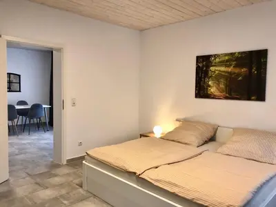 Ein Bett oder Betten in einem Zimmer der Unterkunft Erdgeschoss-Appartement mit Seeblick