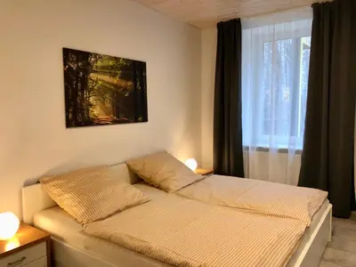 Ein Bett oder Betten in einem Zimmer der Unterkunft Erdgeschoss-Appartement mit Seeblick