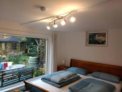 Ein Bett oder Betten in einem Zimmer der Unterkunft Ruhiges, gemütliches Zimmer mit Bad für 2 Personen, mit Gartenterasse