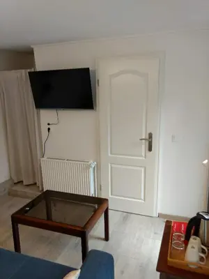 TV/Unterhaltungsangebot in der Unterkunft Ruhiges, gemütliches Zimmer mit Bad für 2 Personen, mit Gartenterasse