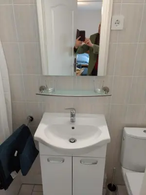 Ein Badezimmer in der Unterkunft Ruhiges, gemütliches Zimmer mit Bad für 2 Personen, mit Gartenterasse