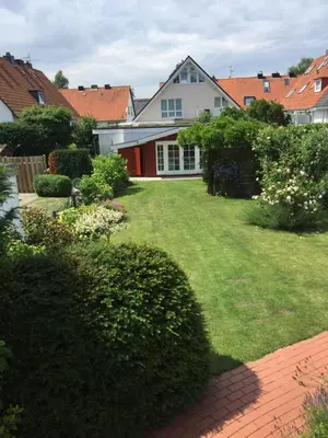 Ein Garten an der Unterkunft Komfort Ferienwohnung Kroemer Timmendorfer Strand