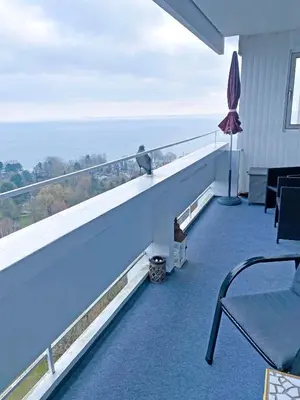 Ein Balkon oder eine Terrasse in der Unterkunft Oase mit Meerblick, Schwimmbad & nahe Hansapark, kostenlos Parken