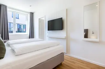 Ein Bett oder Betten in einem Zimmer der Unterkunft Villa Godewindpark Travemünde Villa Godewindpark Travemünde 02