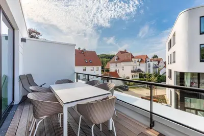Ein Balkon oder eine Terrasse in der Unterkunft Villa Godewindpark Travemünde Villa Godewindpark Travemünde 02