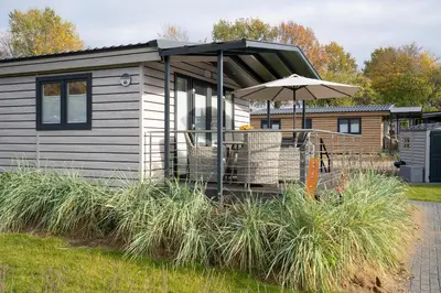 Das Gebäude in dem sich das Ferienhaus befindet