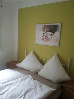 Ein Bett oder Betten in einem Zimmer der Unterkunft Liebevoller Landhaustraum