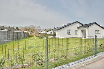 Das Gebäude in dem sich das Ferienhaus befindet