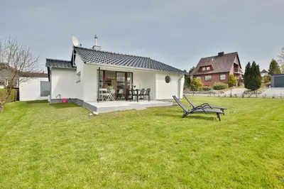 Ein Garten an der Unterkunft Bungalow am Karkstieg Bungalow Jacobsmuschel