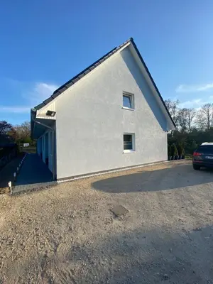Das Gebäude in dem sich das Ferienhaus befindet