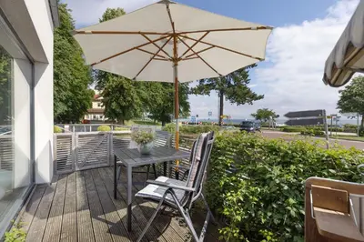 Ein Garten an der Unterkunft First Floor