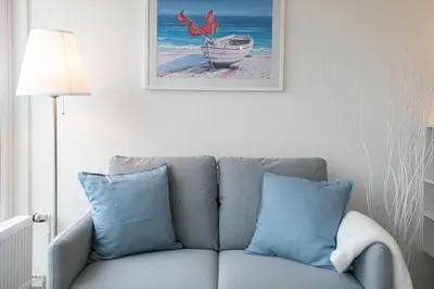 Ein Sitzbereich in der Unterkunft Strandhotel Scharbeutz Dünenliebe