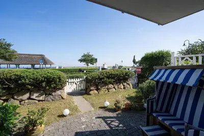 Ein Garten an der Unterkunft Strand Domizil MeerZeit