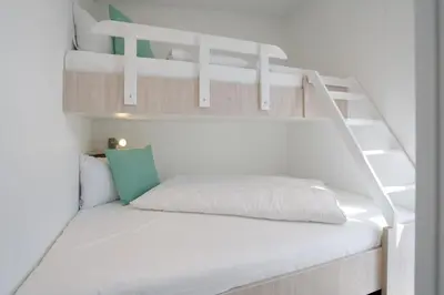 Ein Bett oder Betten in einem Zimmer der Unterkunft Ostseecamp Lübecker Bucht Ferienhaus 