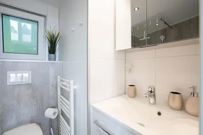 Ein Badezimmer in der Unterkunft Ostseecamp Lübecker Bucht Ferienhaus 