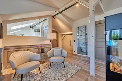 Ein Sitzbereich in der Unterkunft Goldmädchen 93 - Honeymoon Suite