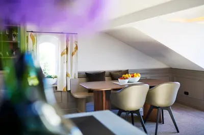 Ein Sitzbereich in der Unterkunft Goldmädchen 93 - Honeymoon Suite